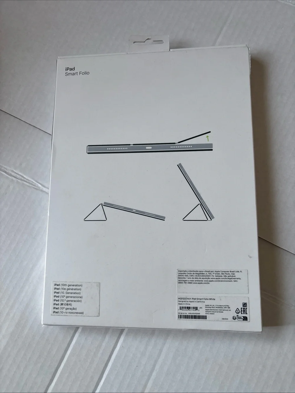Apple Smart Folio for iPad (10th generation) in White.